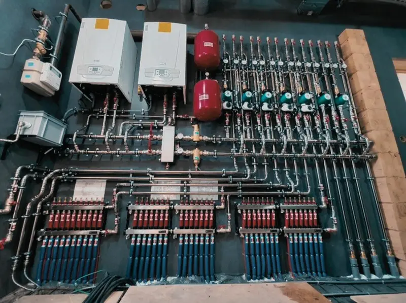 Novus Enerji tarafından kurulan kolektör ve ısı istasyonu duvarı